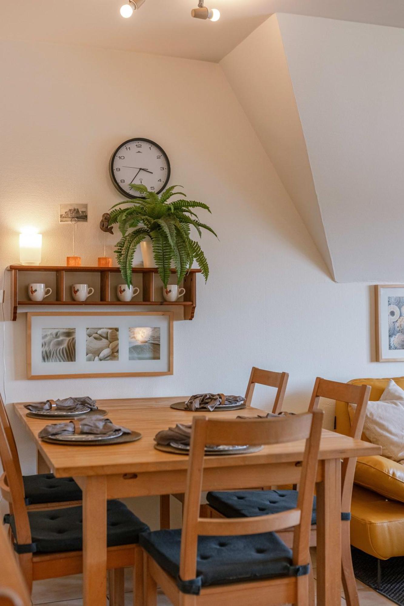 Huswell - Centrally Located In Apartment *