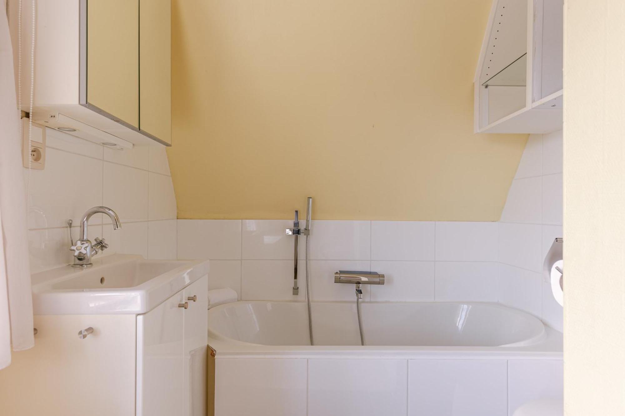 Huswell - Centrally Located In